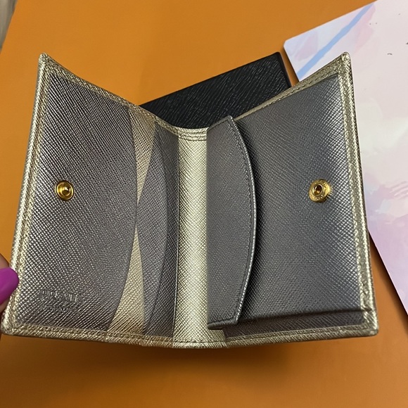Soldā„ļøPRADA Small Leather Wallet in Metallic Silverš - Picture 4 of 14